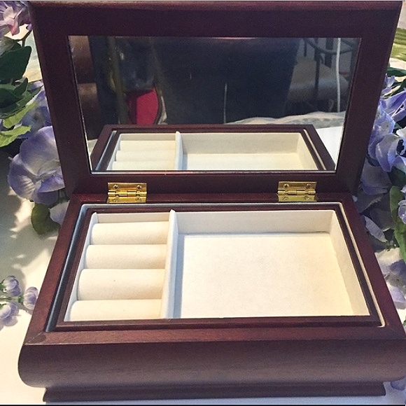 💜NWOB Vintage Style Tapestry Wood Jewelry Box💜 - Picture 10 of 14